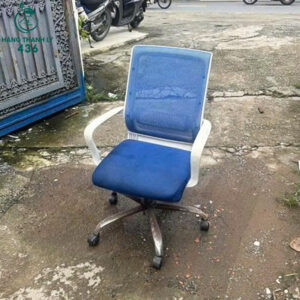 ghe-xoay-luoi-cu-mau-xanh-tay-vin-mau-trang-300x300 Mua Bán Bàn Ghế Cũ, Nội Thất Cũ Tại TPHCM  