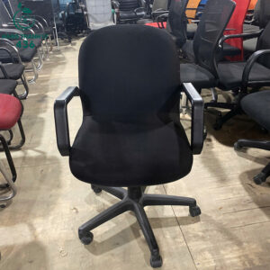 ghe-xoay-van-phong-boc-ni-den-cu-1-300x300 Mua Bán Bàn Ghế Cũ, Nội Thất Cũ Tại TPHCM  