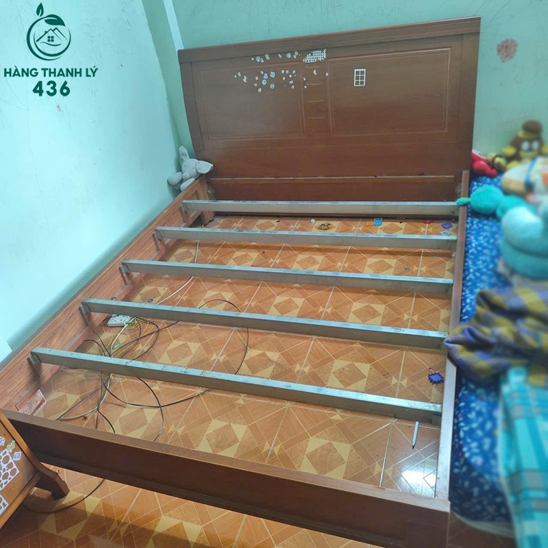 Giường Ngủ Gỗ Cũ 1M6X2M Vân Gỗ Đỏ Nâu giuong-ngu-go-cu-1m6x2m-van-go-do-nau-3-1 Giường Ngủ Gỗ Cũ 1M6X2M Vân Gỗ Đỏ Nâu