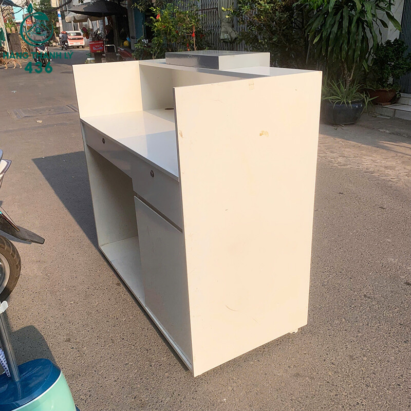 Quầy Lễ Tân Cũ 1M2X60CM Thiết Kế Sang Trọng Có Hộc quay-le-tan-cu-1m2x60cm-thiet-ke-sang-trong-co-hoc-1 Quầy Lễ Tân Cũ 1M2X60CM Thiết Kế Sang Trọng Có Hộc