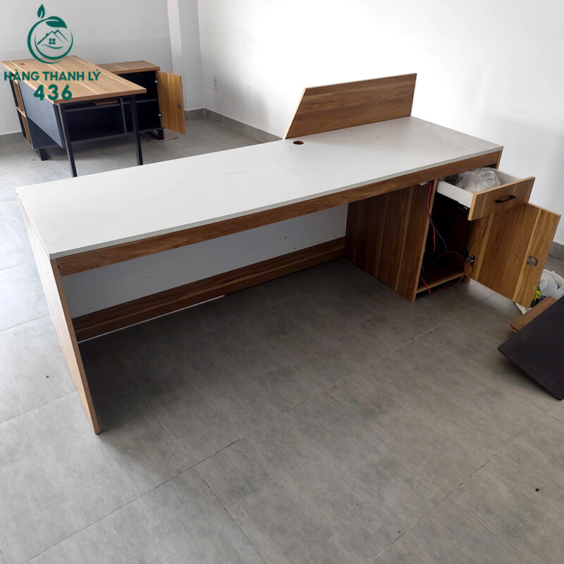 Quầy Lễ Tân Cũ 2MX1MX60CM Thiết Kế Phân Tầng Đa Năng quay-le-tan-cu-2mx1mx60cm-thiet-ke-phan-tang-da-nang-1 Quầy Lễ Tân Cũ 2MX1MX60CM Thiết Kế Phân Tầng Đa Năng