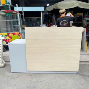 quay-thu-ngan-cu-1m6x55cmx1m1-go-mau-trang-kem-4-300x300 Mua Bán Bàn Ghế Cũ, Nội Thất Cũ Tại TPHCM  