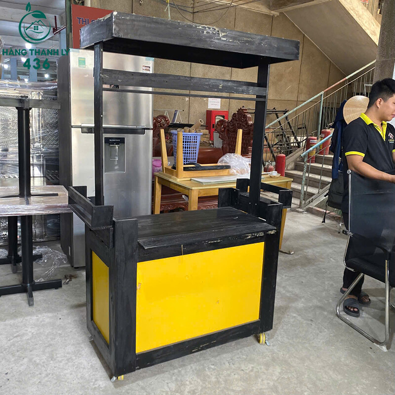 Xe Bán Hàng Cũ 1M8X1M2X77CM Vân Gỗ Đen Phối Vàng xe-ban-hang-cu-1m8x1m2x77cm-van-go-den-phoi-vang-3 Xe Bán Hàng Cũ 1M8X1M2X77CM Vân Gỗ Đen Phối Vàng