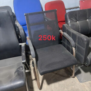 z7711450894165_6b859fe86a56fee50b99f1f66512a175-300x300 [XẢ KHO] Tổng Xả Kho Ghế Văn Phòng Cũ 50k – 200k  