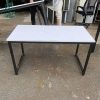 Bàn Làm Việc Cũ 1M2X60CM Chân Sắt Chữ U Mặt Trắng