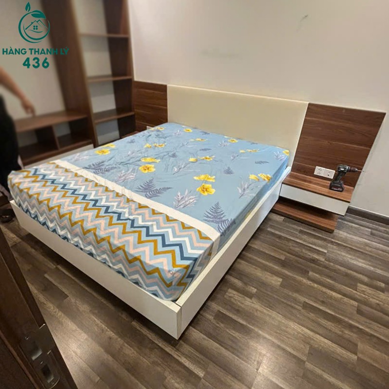 Giường Ngủ Cũ Vân Gỗ Trắng Kèm Tab Đầu Giường giuong-ngu-cu-van-go-trang-kem-tab-dau-giuong-2 Giường Ngủ Cũ Vân Gỗ Trắng Kèm Tab Đầu Giường