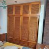 Tủ Quần Áo Cũ Màu Nâu Gỗ Xoan Đào Thiết Kế 4 Cánh Và Hộc Tủ