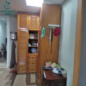 tu-quan-ao-cu-van-go-vang-nhieu-ngan-chua-do-gon-gang-300x300 Mua Bán Bàn Ghế Cũ, Nội Thất Cũ Tại TPHCM  