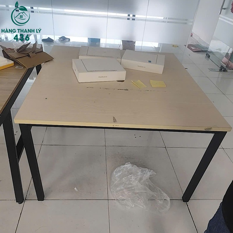 Bàn Họp Gỗ Cũ 1M2X1M15 Chân Sắt Màu Đen ban-hop-cu-1m2x1m15-chan-sat-den-1 Bàn Họp Gỗ Cũ 1M2X1M15 Chân Sắt Màu Đen