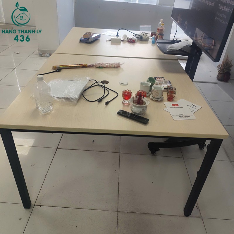 Bàn Họp Gỗ Cũ 1M2X1M15 Chân Sắt Màu Đen ban-hop-cu-1m2x1m15-chan-sat-den-2 Bàn Họp Gỗ Cũ 1M2X1M15 Chân Sắt Màu Đen