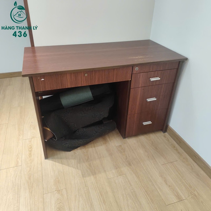 Bàn Làm Việc Cũ Gỗ Màu Nâu Có Hộc Tủ 1M2 ban-lam-viec-cu-go-mau-nau-co-hoc-tu-1 Bàn Làm Việc Cũ Gỗ Màu Nâu Có Hộc Tủ 1M2