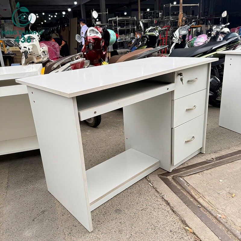 Bàn Làm Việc Cũ Màu Trắng Có 3 Hộc Kéo 1M2X60CM (Nhiều Mẫu) ban-lam-viec-cu-mau-trang-co-3-hoc-keo-nhieu-mau-2 Bàn Làm Việc Cũ Màu Trắng Có 3 Hộc Kéo 1M2X60CM (Nhiều Mẫu)