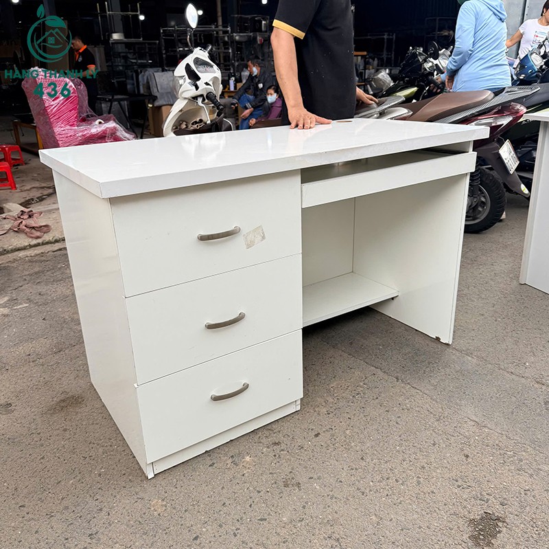 Bàn Làm Việc Cũ Màu Trắng Có 3 Hộc Kéo 1M2X60CM (Nhiều Mẫu) ban-lam-viec-cu-mau-trang-co-3-hoc-keo-nhieu-mau-5 Bàn Làm Việc Cũ Màu Trắng Có 3 Hộc Kéo 1M2X60CM (Nhiều Mẫu)