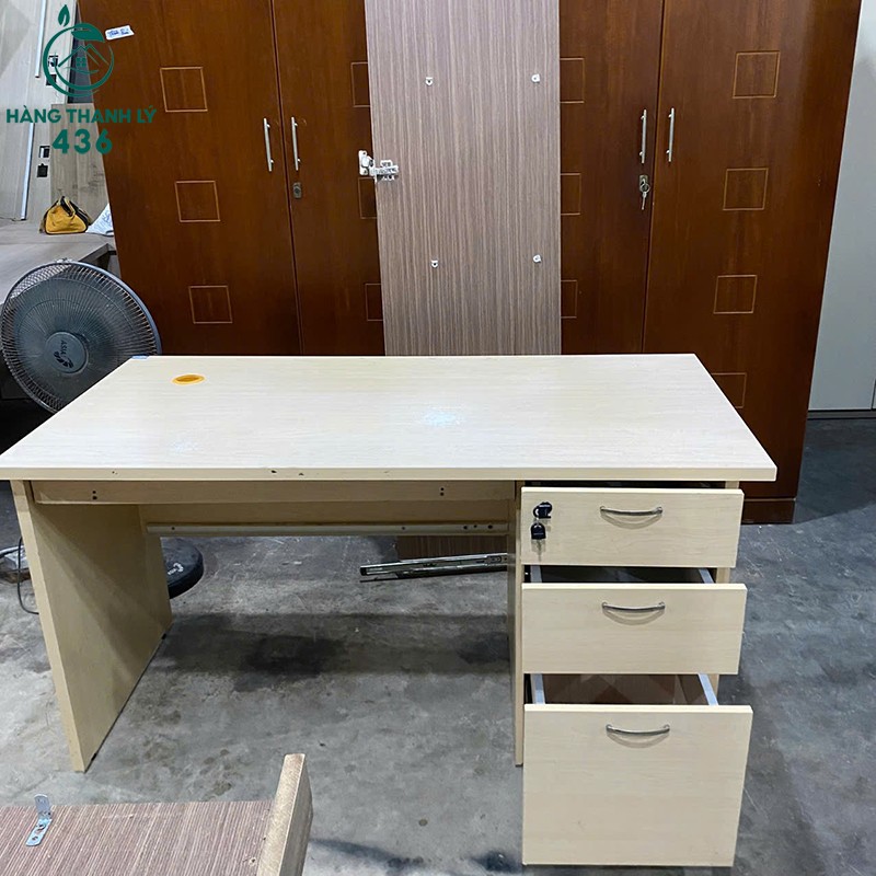 Bàn Làm Việc Cũ Vân Gỗ 1M4X70CM 3 Ngăn Kéo ban-lam-viec-cu-van-go-1m4x60cm-3-ngan-keo-4 Bàn Làm Việc Cũ Vân Gỗ 1M4X70CM 3 Ngăn Kéo