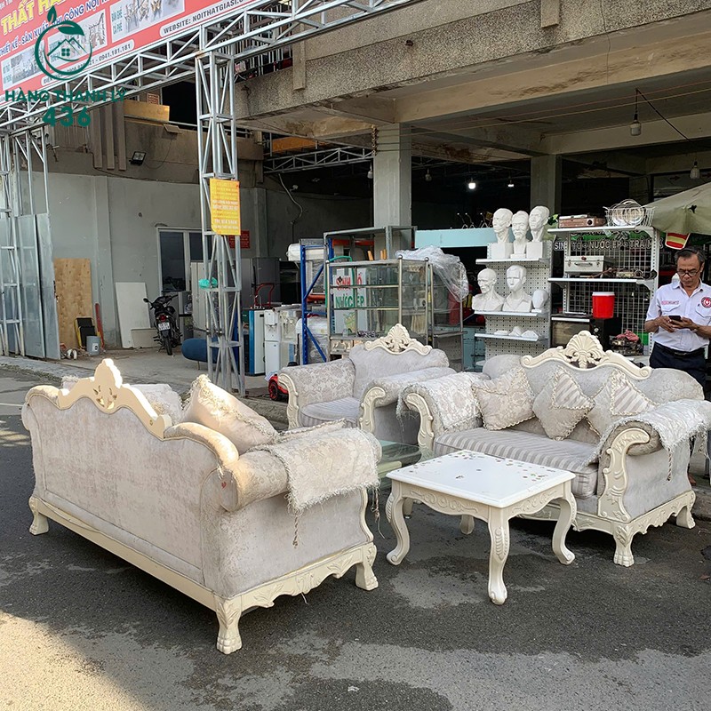 Bộ Ghế Sofa Cũ Bọc Vải Kèm Nhiều Gối Tựa bo-sofa-co-dien-cu-mau-kem-kem-ban-tra-2 Bộ Ghế Sofa Cũ Bọc Vải Kèm Nhiều Gối Tựa