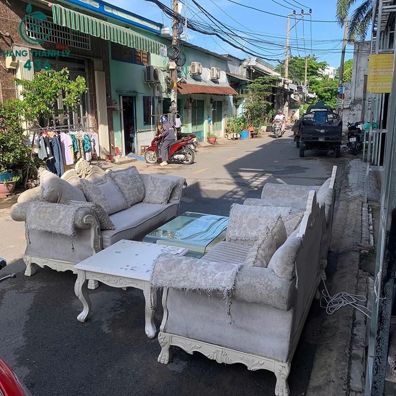 Bộ Ghế Sofa Cũ Bọc Vải Kèm Nhiều Gối Tựa bo-sofa-co-dien-cu-mau-kem-kem-ban-tra-3 Bộ Ghế Sofa Cũ Bọc Vải Kèm Nhiều Gối Tựa