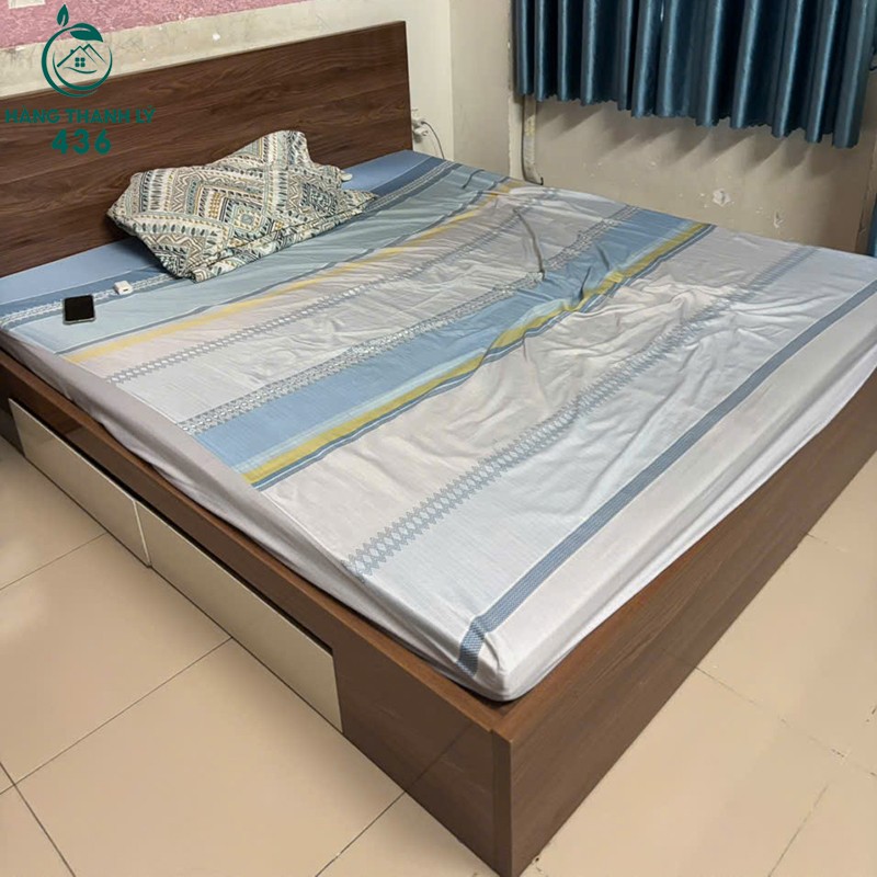 Giường Gỗ Cũ 1M8 Vân Gỗ Nâu Tích Hợp Hộc Kéo Màu Trắng giuong-go-cu-1m8-van-go-nau-tich-hop-hoc-keo-da-nang-mau-trang-1 Giường Gỗ Cũ 1M8 Vân Gỗ Nâu Tích Hợp Hộc Kéo Màu Trắng