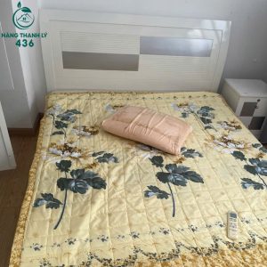 giuong-ngu-go-cu-dau-giuong-trang-tri-o-mau-xam-va-trang-2-300x300 Mua Bán Bàn Ghế Cũ, Nội Thất Cũ Tại TPHCM  