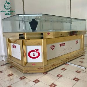 quay-kinh-cu-2m19x1m25-giup-trung-bay-trang-suc-de-quan-sat-3-300x300 Mua Bán Bàn Ghế Cũ, Nội Thất Cũ Tại TPHCM  
