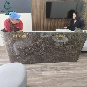 quay-le-tan-cu-chat-lieu-go-phu-van-da-de-lau-chui-300x300 Mua Bán Bàn Ghế Cũ, Nội Thất Cũ Tại TPHCM  