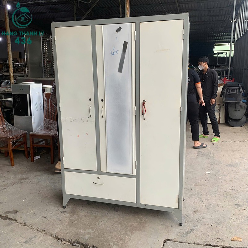 Tủ Quần Áo Sắ Cũ Ba Cánh Có Gương Soi Và Ngăn Kéo tu-quan-ao-sa-cu-ba-canh-co-guong-soi-va-ngan-keo-1 Tủ Quần Áo Sắ Cũ Ba Cánh Có Gương Soi Và Ngăn Kéo
