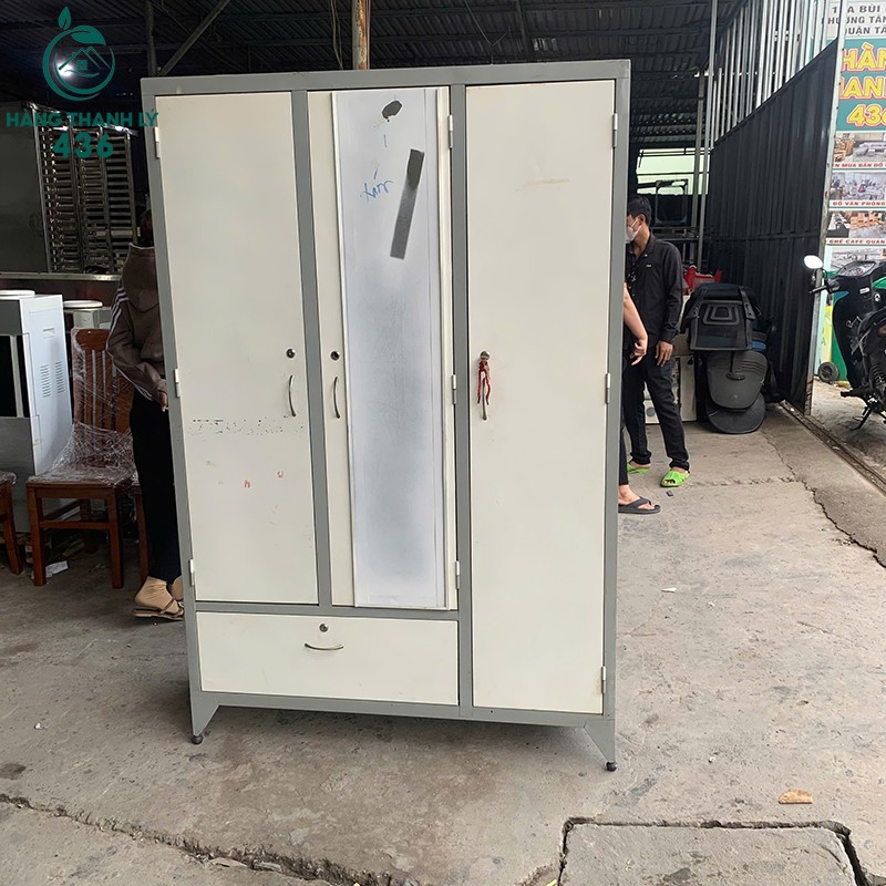 Tủ Quần Áo Sắ Cũ Ba Cánh Có Gương Soi Và Ngăn Kéo tu-quan-ao-sa-cu-ba-canh-co-guong-soi-va-ngan-keo-3 Tủ Quần Áo Sắ Cũ Ba Cánh Có Gương Soi Và Ngăn Kéo