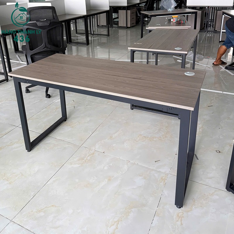 Bàn Làm Việc Cũ 1M4 Chân Sắt Chữ U Vân Gỗ Nâu ban-lam-viec-cu-1m4-chan-sat-chu-u-mau-den-1-1 Bàn Làm Việc Cũ 1M4 Chân Sắt Chữ U Vân Gỗ Nâu