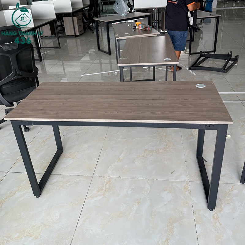 Bàn Làm Việc Cũ 1M4 Chân Sắt Chữ U Vân Gỗ Nâu ban-lam-viec-cu-1m4-chan-sat-chu-u-mau-den-2-1 Bàn Làm Việc Cũ 1M4 Chân Sắt Chữ U Vân Gỗ Nâu