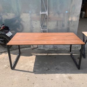 Bàn Chân Sắt Cũ Mặt Gỗ Vân Nâu Dài 1m8