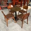 Bàn Tròn Chân Sắt Cũ Kèm Ghế Gỗ Có Tựa
