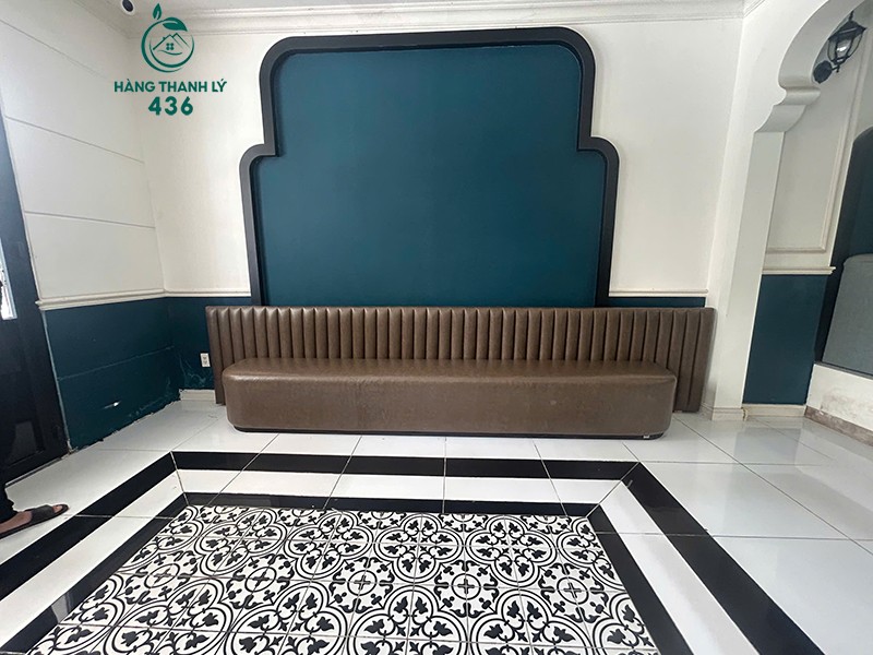 Ghế Sofa Băng Cũ Kèm Vách Tựa Cho Quán Cafe ghe-sofa-bang-cu-kem-vach-tua-cho-quan-cafe-3 Ghế Sofa Băng Cũ Kèm Vách Tựa Cho Quán Cafe