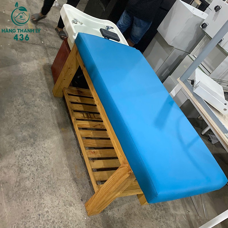 Giường Massage Cũ Bọc Da Màu Xanh Chân Gỗ giuong-massage-cu-boc-da-mau-xanh-chan-go-2 Giường Massage Cũ Bọc Da Màu Xanh Chân Gỗ