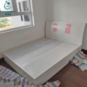 giuong-ngu-mau-trang-phoi-hong-cu-1m6-1-300x300 Mua Bán Bàn Ghế Cũ, Nội Thất Cũ Tại TPHCM  