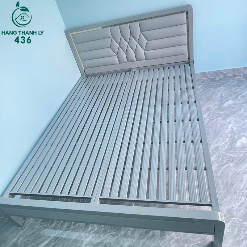 Giường Ngủ Sắt Cũ 1M6 Thiết Kế Đầu Giường Bọc Da giuong-ngu-sat-cu-1m6-thiet-ke-dau-giuong-boc-da-1 Giường Ngủ Sắt Cũ 1M6 Thiết Kế Đầu Giường Bọc Da