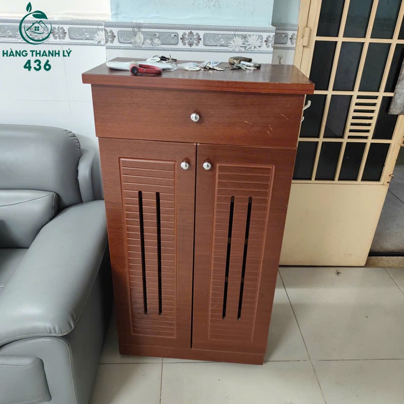Tủ Giày Gỗ Vân Nâu Cũ 60CM Hai Cánh Có Khe Thoáng tu-giay-go-van-nau-cu-hai-canh-co-khe-thoang-2 Tủ Giày Gỗ Vân Nâu Cũ 60CM Hai Cánh Có Khe Thoáng