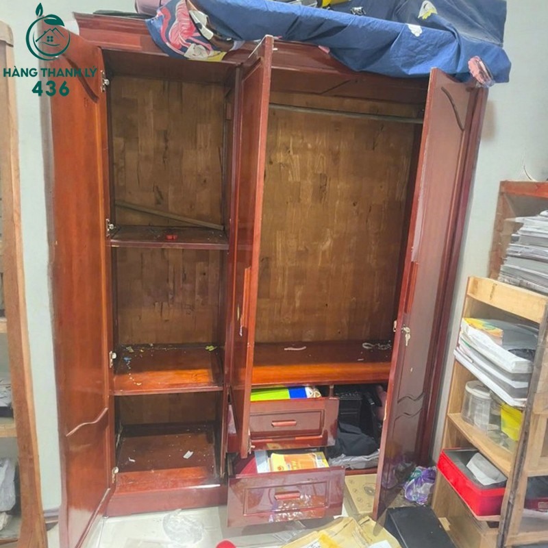 Tủ Quần Áo Ba Cánh Cũ Có Khoang Treo Rộng Rãi tu-quan-ao-ba-canh-cu-co-khoang-treo-rong-rai-2 Tủ Quần Áo Ba Cánh Cũ Có Khoang Treo Rộng Rãi