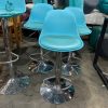 Ghế Quầy Bar Cũ Màu Xanh Có Đệm Ngồi