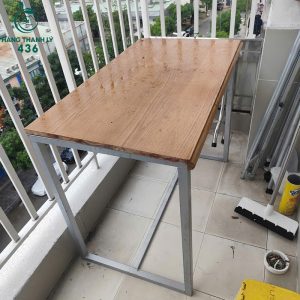 ban-lam-viec-cu-mat-van-go-nau-300x300 Mua Bán Bàn Ghế Cũ, Nội Thất Cũ Tại TPHCM  