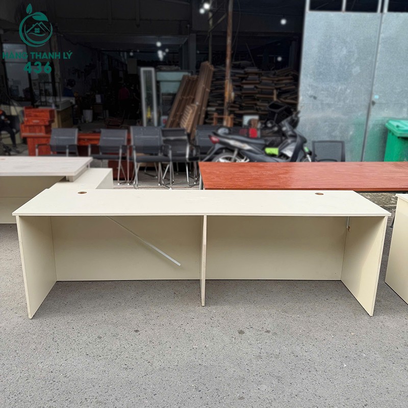 Bàn Làm Việc Dài Cũ Có Lỗ Luồn Dây 2m4 ban-lam-viec-dai-cu-co-lo-luon-day-3 Bàn Làm Việc Dài Cũ Có Lỗ Luồn Dây 2m4