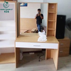 Bàn Trang Điểm Cũ Có Gương Soi Bản Lớn