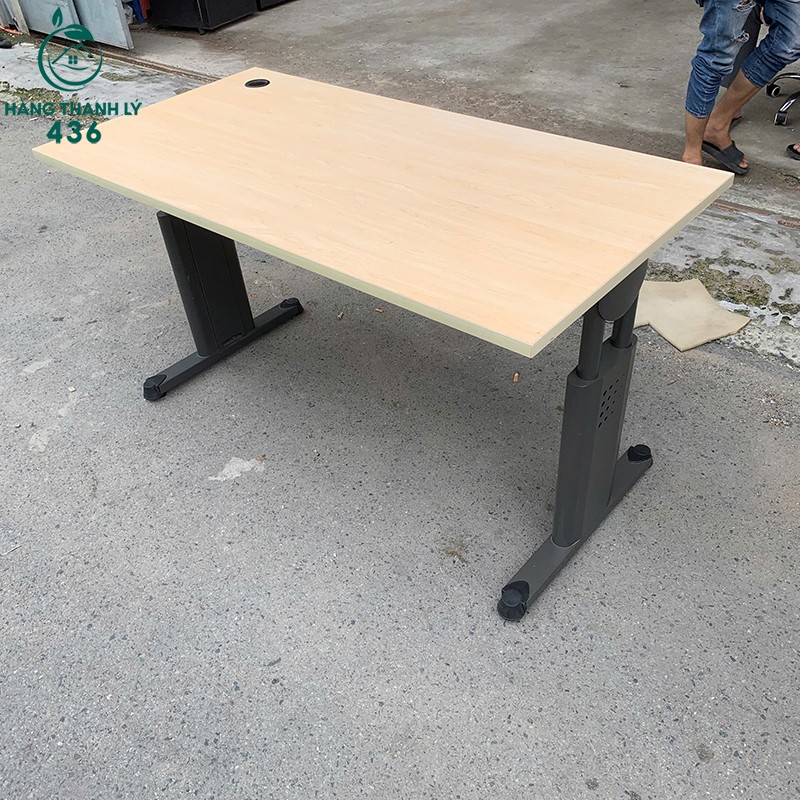 Bàn Văn Phòng Chân Sắt Cũ Mặt Vân Gỗ 1m4 ban-van-phong-chan-sat-cu-mat-van-go-1m4-1 Bàn Văn Phòng Chân Sắt Cũ Mặt Vân Gỗ 1m4