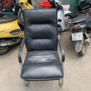 ghe-giam-doc-cu-chan-quy-co-tay-vin-4-300x300 Mua Bán Bàn Ghế Cũ, Nội Thất Cũ Tại TPHCM  