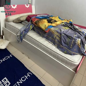 Giường Ngủ Cũ Có Đầu Giường Cao