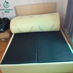 giuong-ngu-cu-mau-kem-co-khoang-chua-do-1m4-300x300 Mua Bán Bàn Ghế Cũ, Nội Thất Cũ Tại TPHCM  