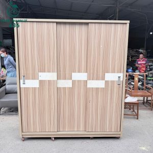 tu-ao-cua-lua-cu-co-nhieu-ke-chua-do-1m8-1-300x300 Mua Bán Bàn Ghế Cũ, Nội Thất Cũ Tại TPHCM  