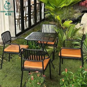 ban-ghe-cafe-san-vuon-sat-9-song-99-300x300 Mua Bán Bàn Ghế Cũ, Nội Thất Cũ Tại TPHCM  
