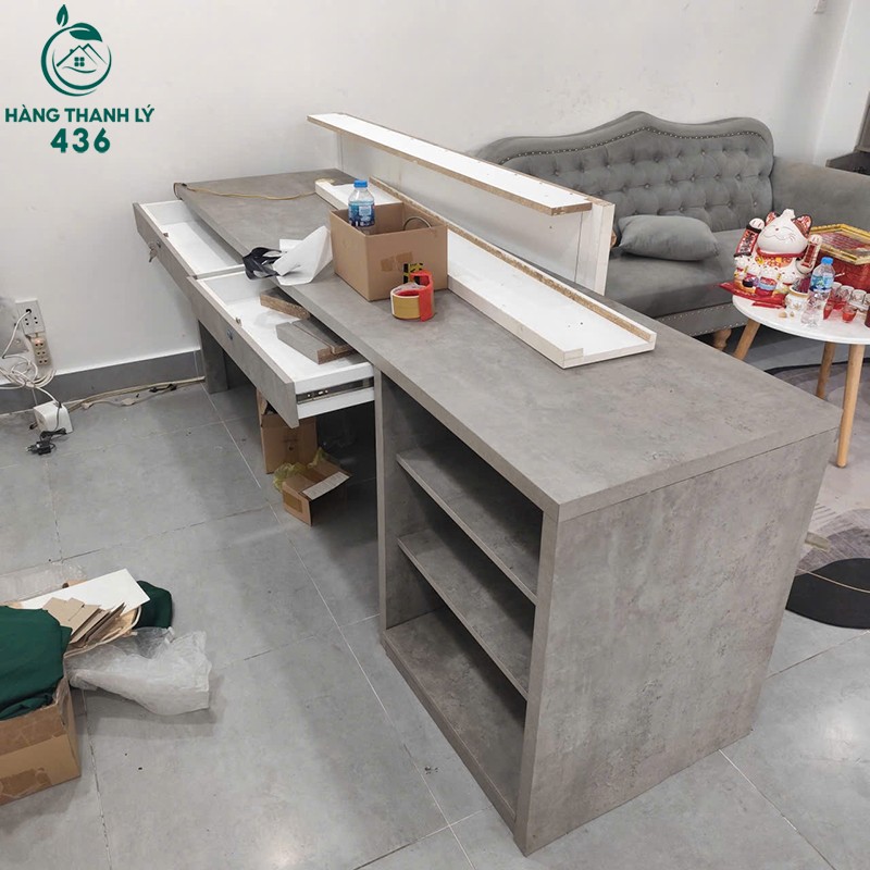 Bàn Lễ Tân Cũ 2m2 Phối Màu Xám Trắng ban-le-tan-cu-2m2-phoi-mau-xam-trang-2 Bàn Lễ Tân Cũ 2m2 Phối Màu Xám Trắng