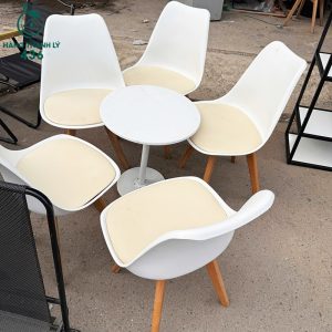 bo-ban-ghe-cafe-cu-ghe-trang-co-dem-300x300 Mua Bán Bàn Ghế Cũ, Nội Thất Cũ Tại TPHCM  