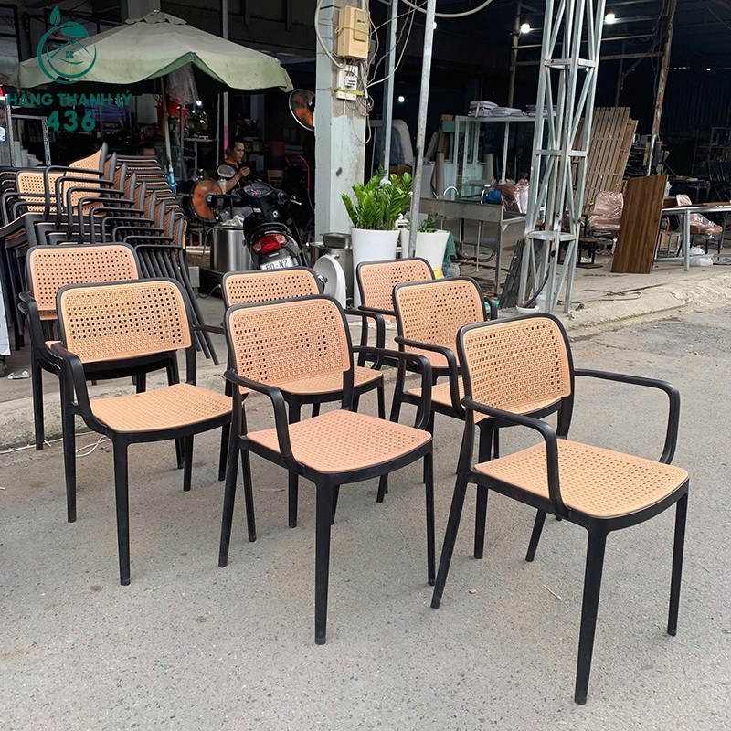 Ghế Cafe Cũ Tựa Đan Màu Nâu Sáng ghe-cafe-cu-tua-dan-mau-nau-sang-1 Ghế Cafe Cũ Tựa Đan Màu Nâu Sáng