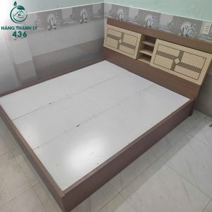 giuong-go-cu-mau-nau-phoi-mau-sang-1m8-1-300x300 Mua Bán Bàn Ghế Cũ, Nội Thất Cũ Tại TPHCM  
